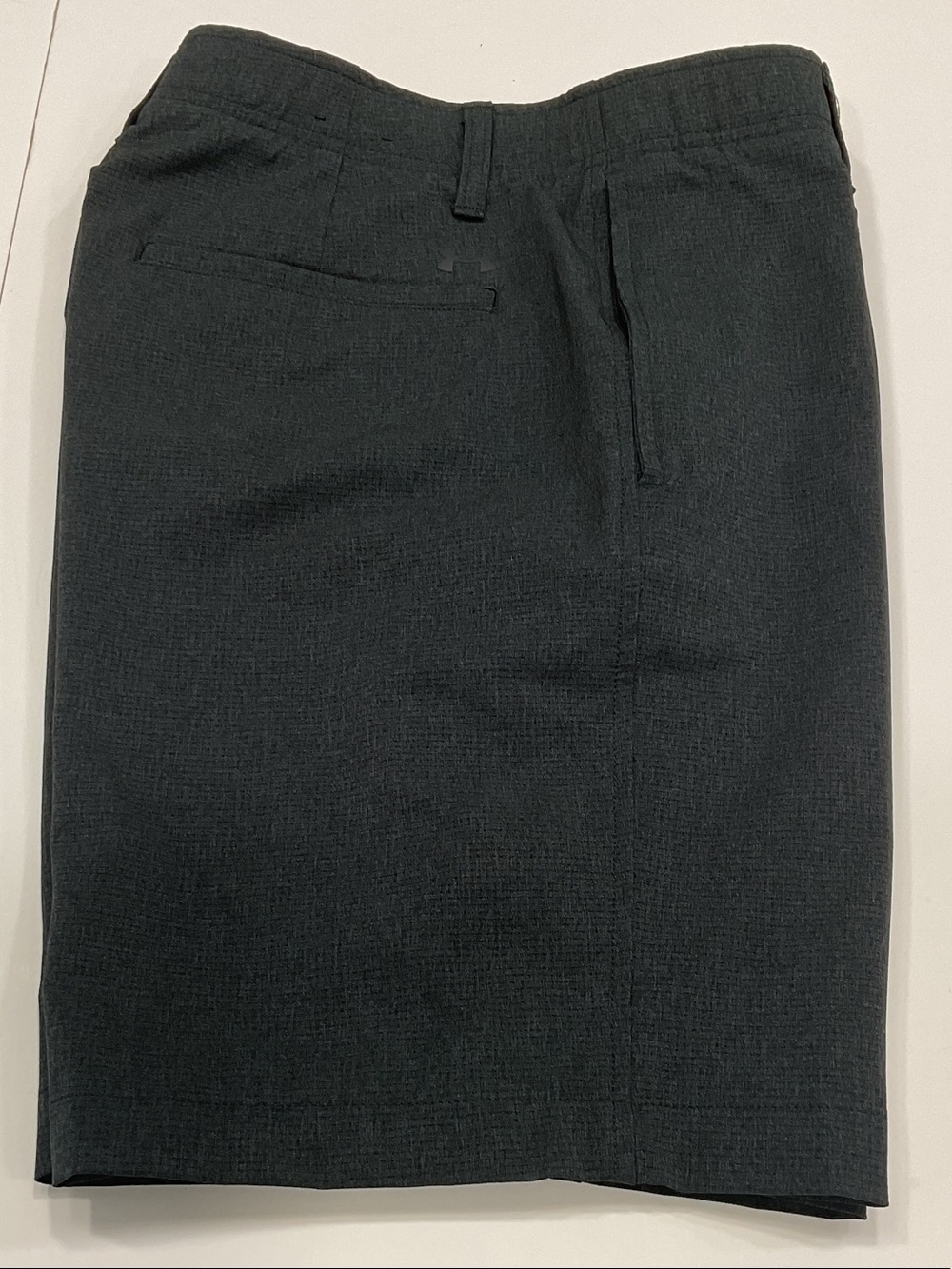 Under Armour Men’s Flat Front Shorts – Charcoal Gray | Size 30
